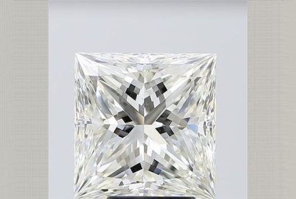 5.5 carat Princess shape lab grown diamond Dubai