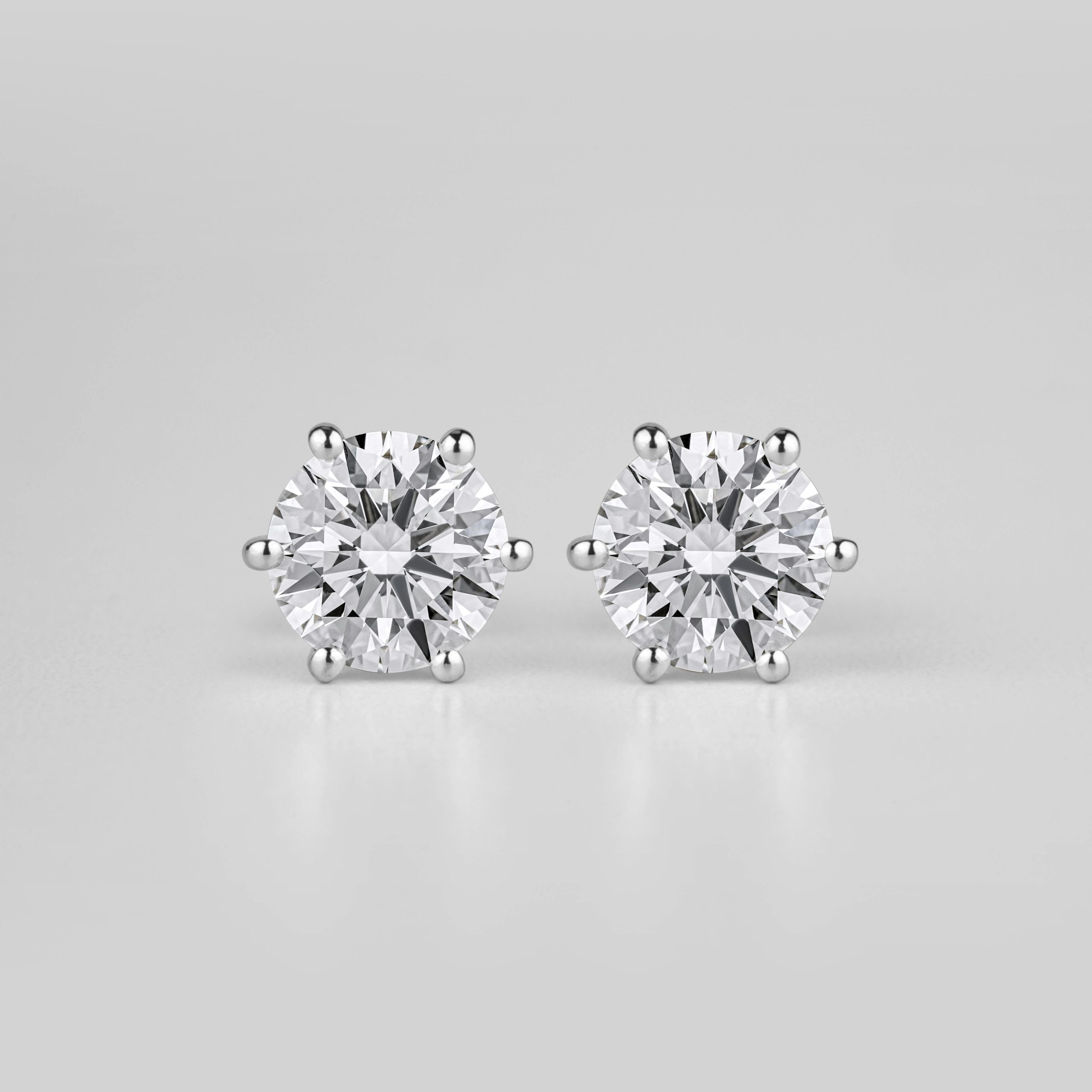 Diamond Earrings in Dubai