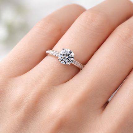 Engagement lab Diamond ring