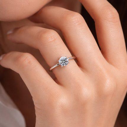 Engagement lab Diamond ring UAE