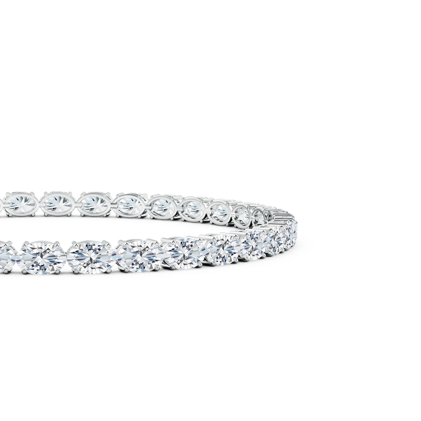 Oval-lab-grown-diamond-bracelet-UAE.webp