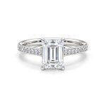 Emerald Lab diamond ring with Shoulder diamonds Dubai